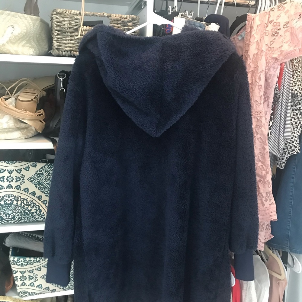 Fuzzy sweater - Picture 2 of 2